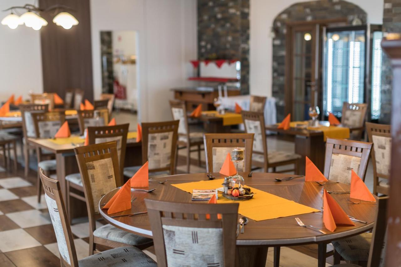 Hotel Jakec Trije Kralji Na Pohorju Zgornja Loznica Екстериор снимка