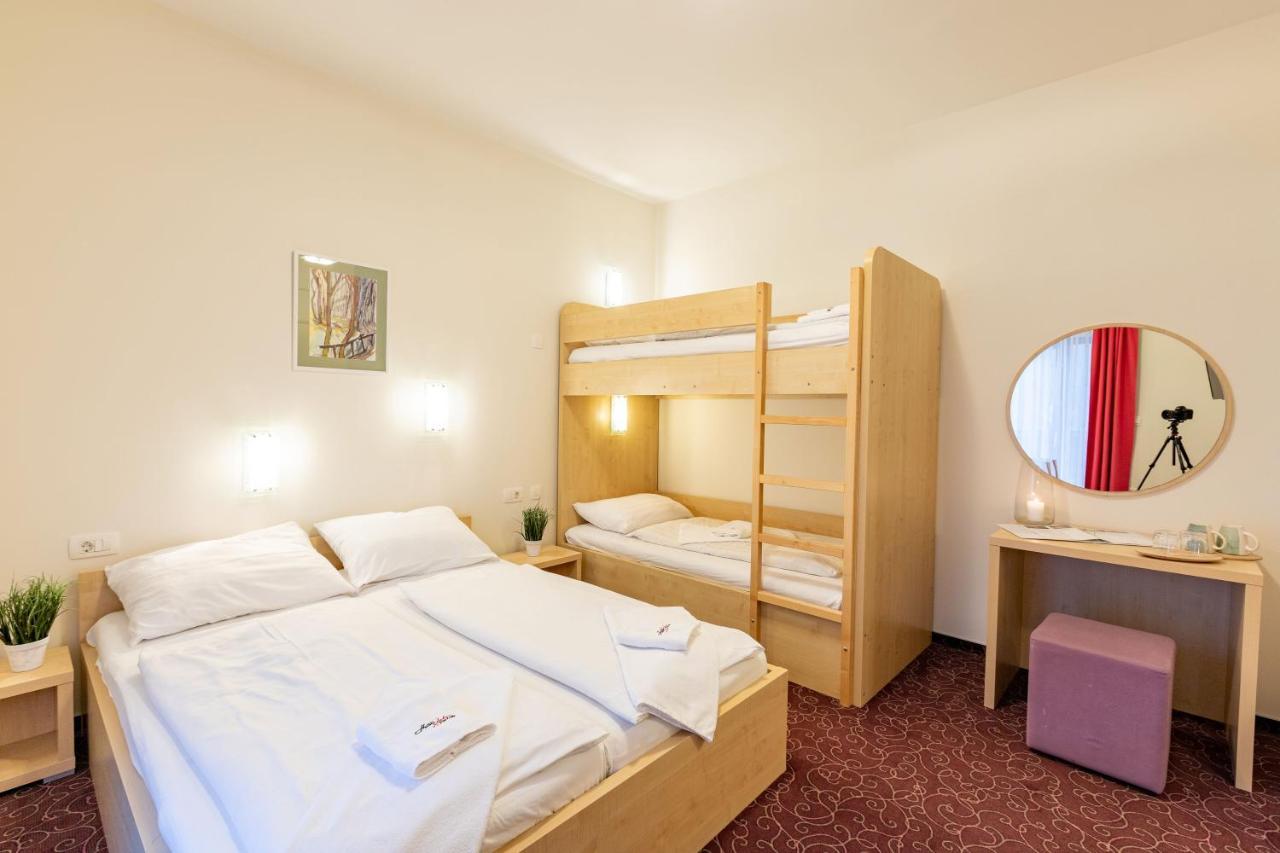 Hotel Jakec Trije Kralji Na Pohorju Zgornja Loznica Екстериор снимка